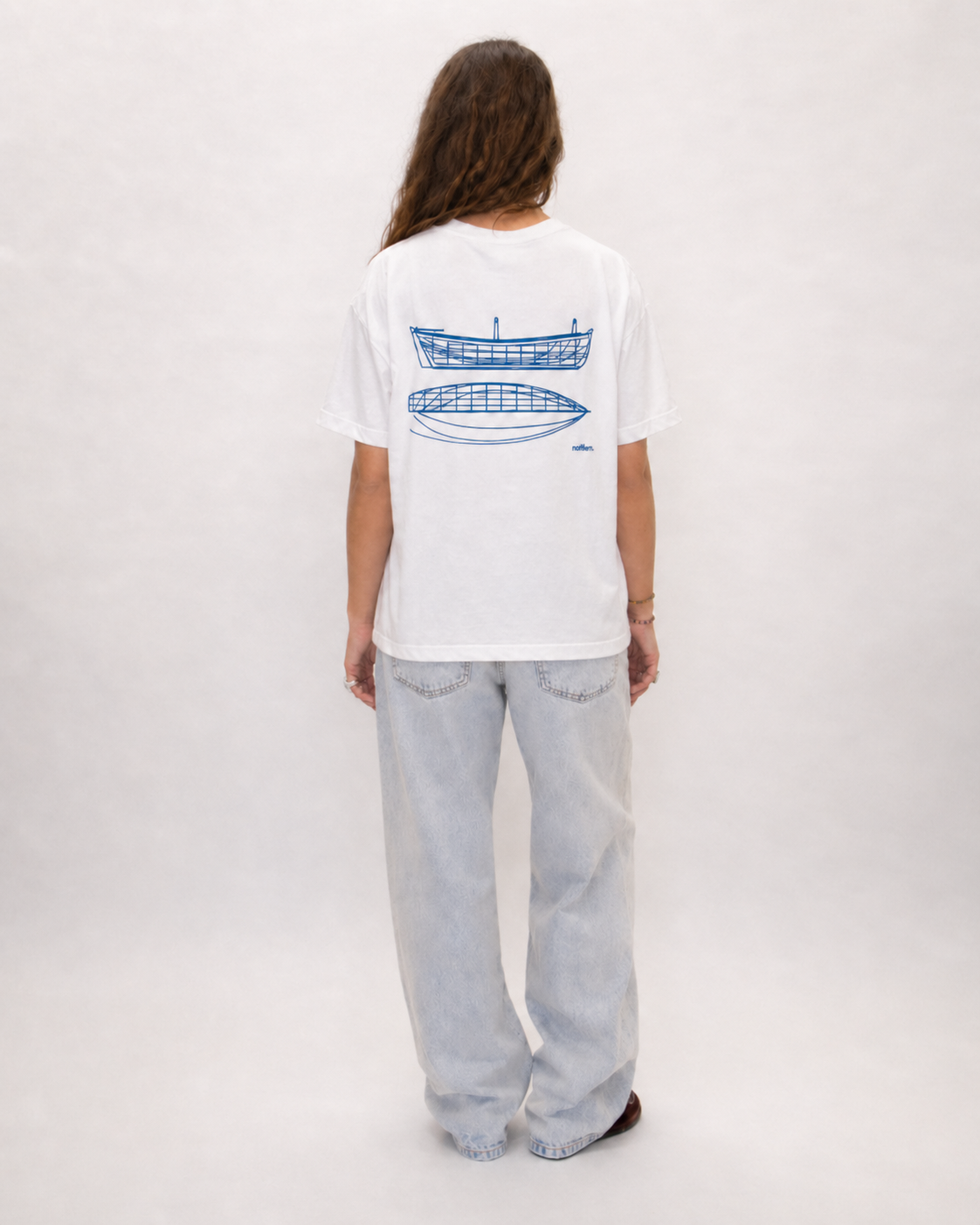 Model con camiseta Lincador de chica