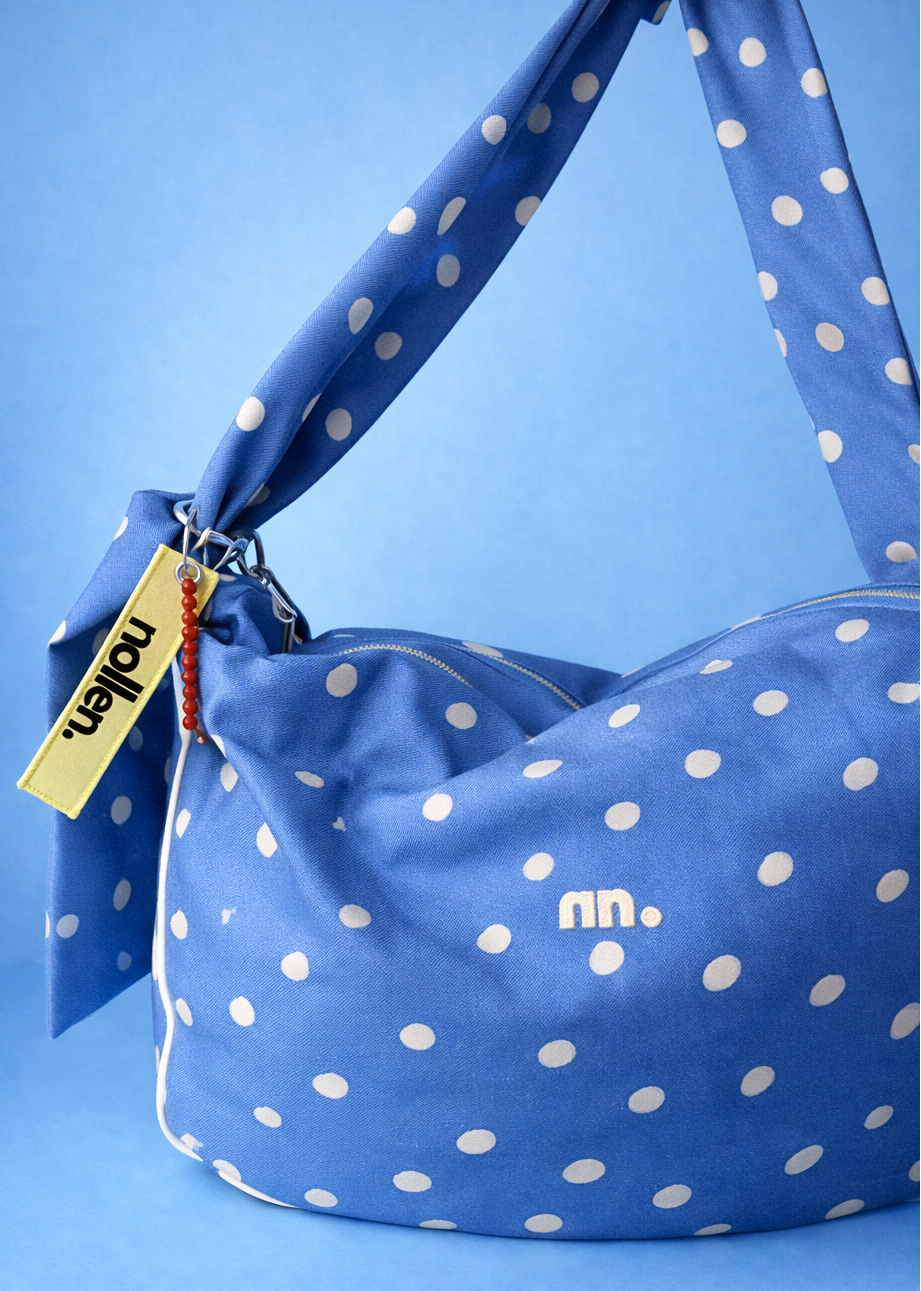 Maxi bolso azul con lunares amarillos butter con correa ajustable
