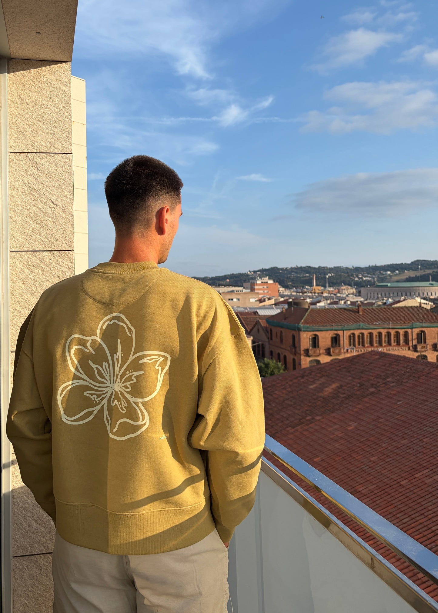 sudadera flor hawaiiana color verde oliva